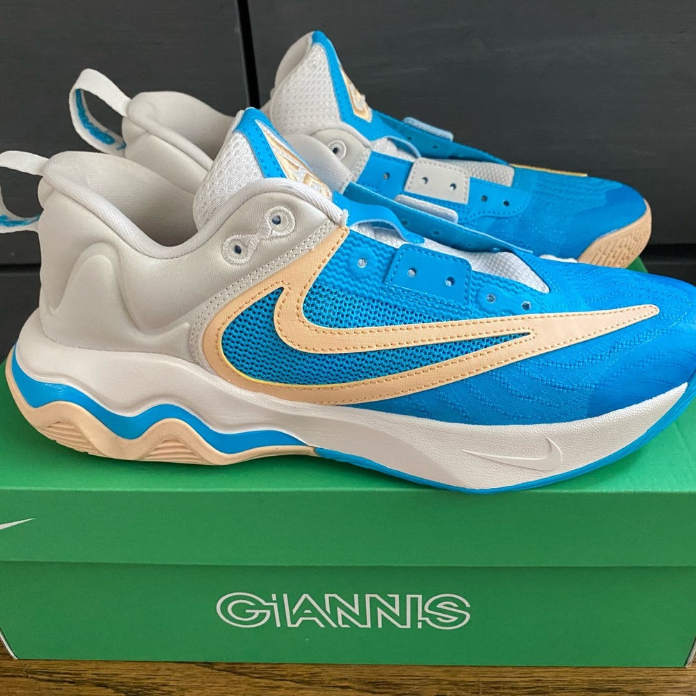 Giannis immortality 3 basketball athletic sneakers shoe size 9